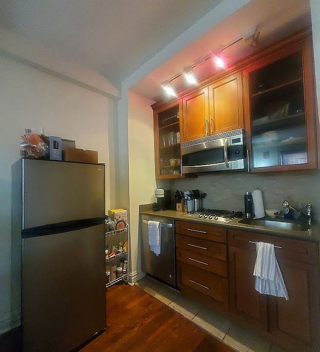 1st image of 116 W 72nd St APT 12