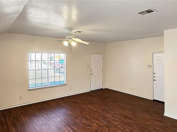 5th image of 3204 Toledo Dr #B
