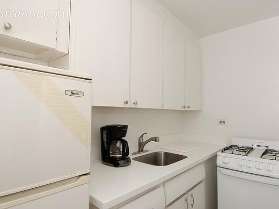 3rd image of 153 E 57th St APT 16K