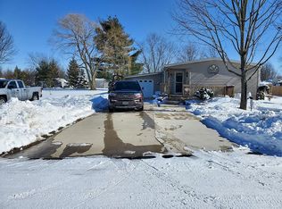 409 Palomino Ct, Lagrange, OH
