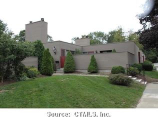 26 Charlton Hill Rd, Hamden, CT 06518