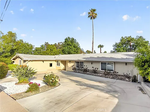 20520 Rhoda St Photo 1