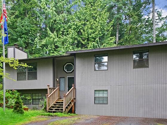 1st image of 2048 Ptarmigan Ln NW