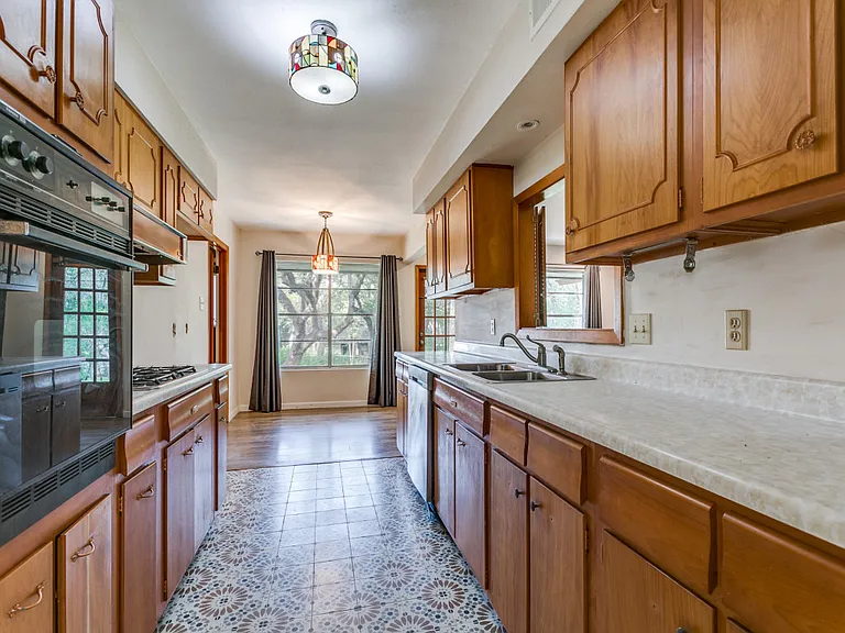 3551 Red Oak Ln — Photo 6