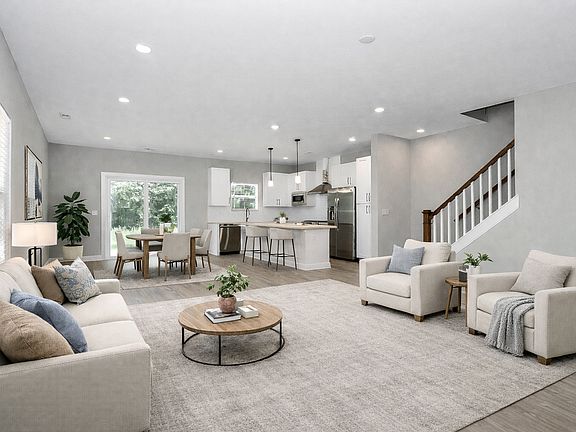 3rd image of 2732 Catalina Ave