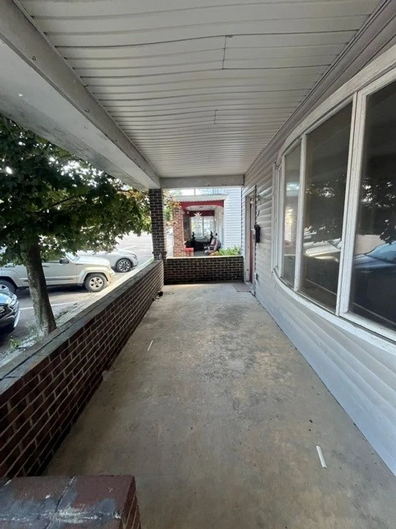7 W Ludlow Street — Photo 3