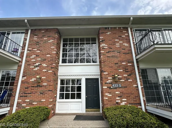 433 S Fox Hills Dr #6, Bloomfield Hills, MI 48304