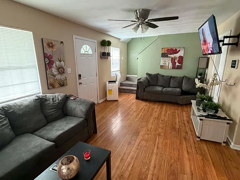 3209 Dartmouth St — Photo 2