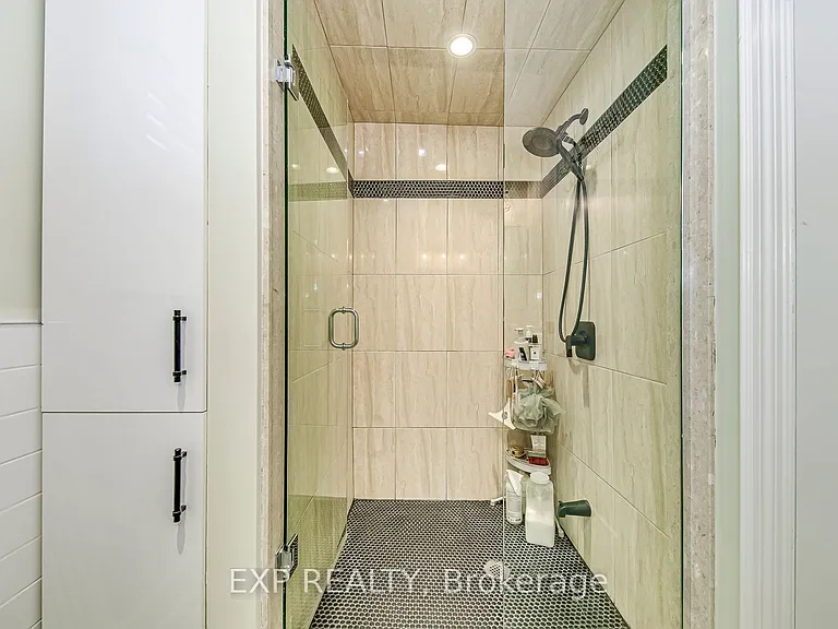 322 Mary St — Photo 30