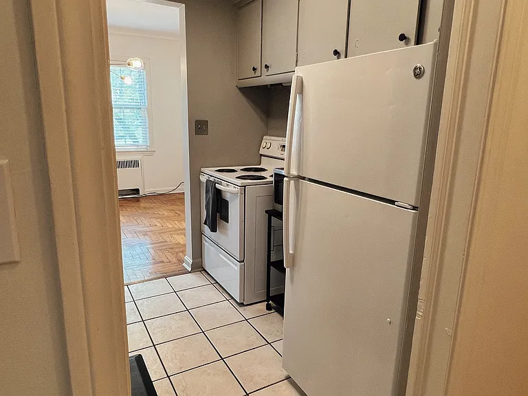 15820 Van Aken Blvd #202 — Photo 6