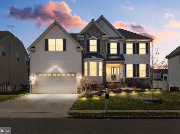 15 Meadow Run Rd, Bordentown, NJ 08505