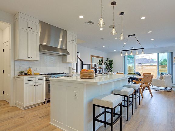 4th image of 1627 S Mansfield Ave #1627