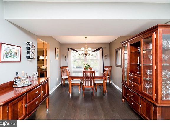 4th image of 201 Burnam Wood Dr