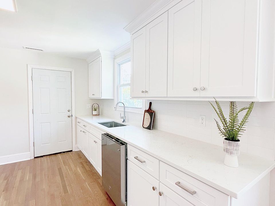 Kitchen (window side)