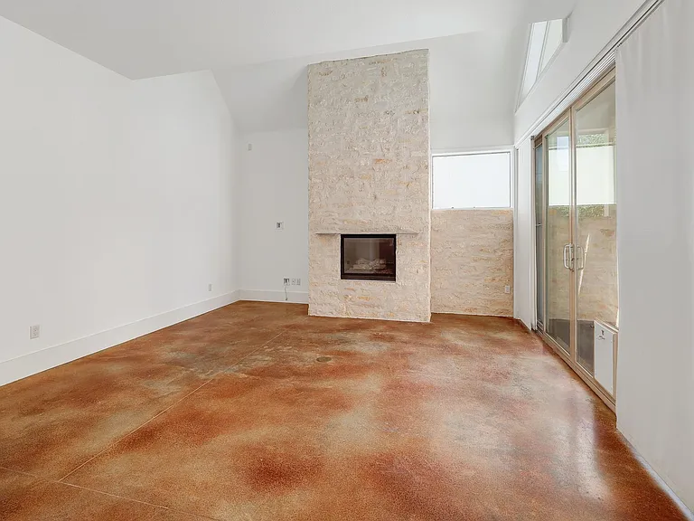1601 Houston St #3 — Photo 8