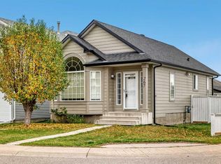267 NW Covewood Close NE, Calgary, AB T3K 4Z7