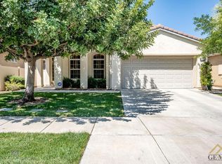 6114 Barcelona Dr, Bakersfield, CA 93306