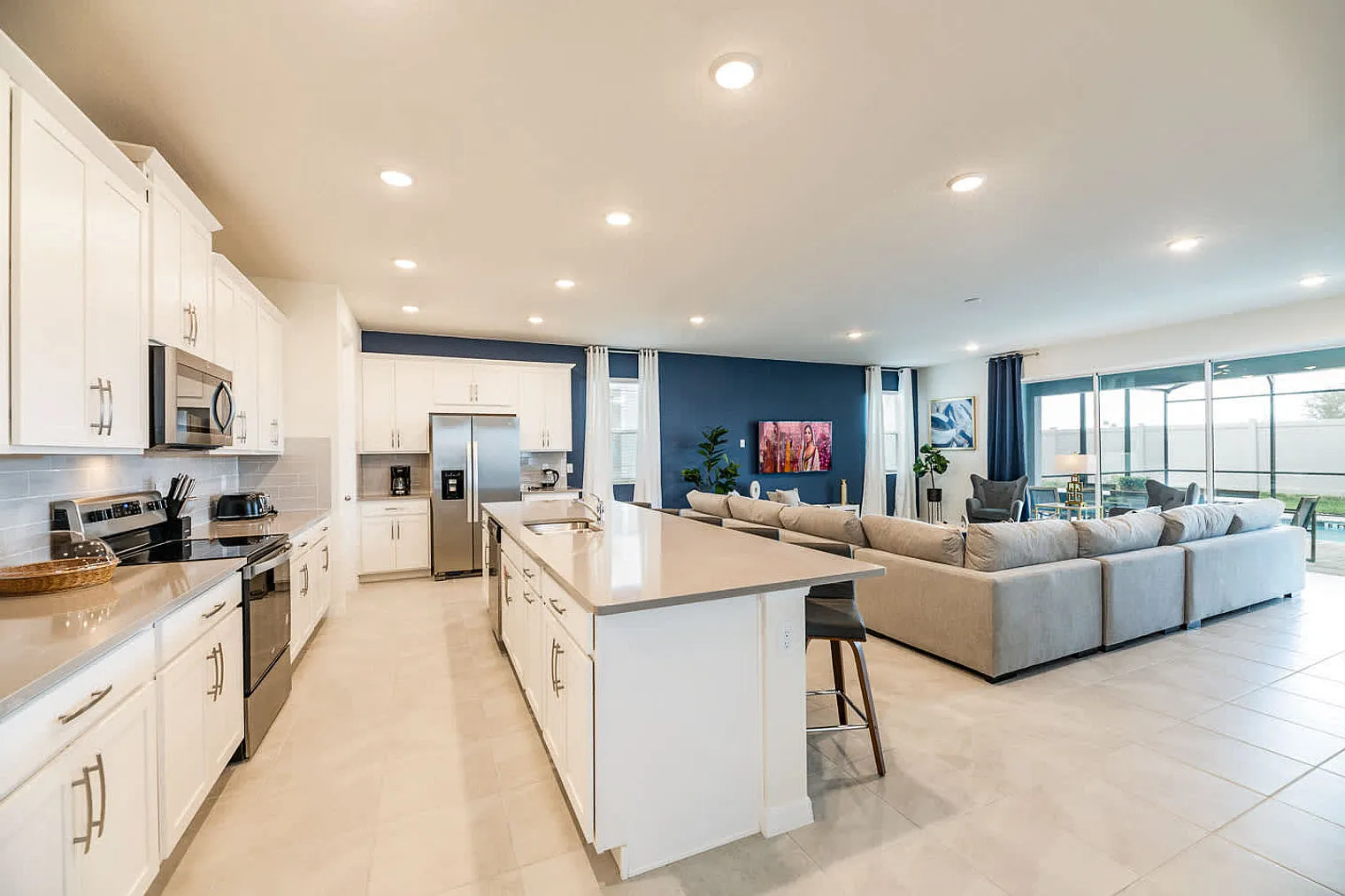 9 bed, 6.0 bath, 4370 sqft, $8,911 — Photo 2