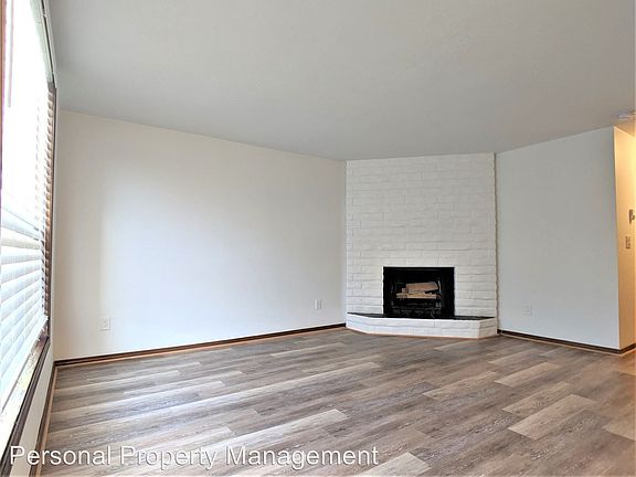 3rd image of 7113 NE 43rd St APT E