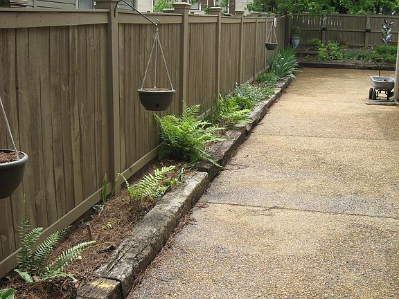 East Side (L) Beds and Entry