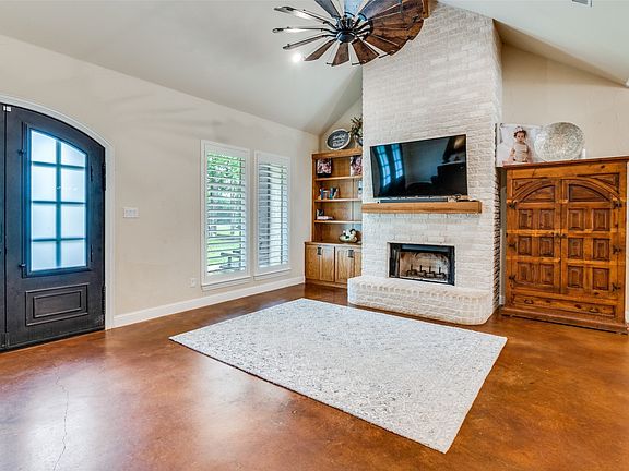 5th image of 586 Rustic Oaks Rd