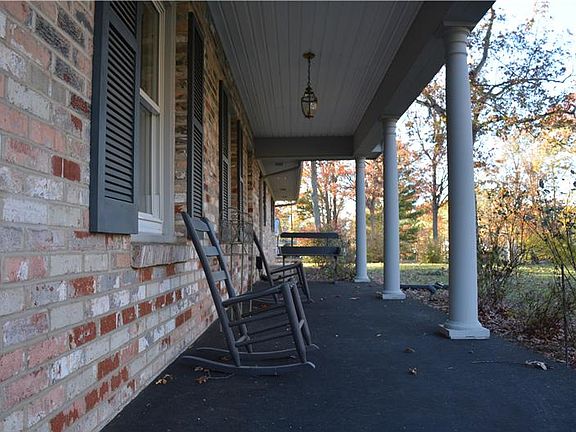 5th image of 112 Laurel Hill Dr