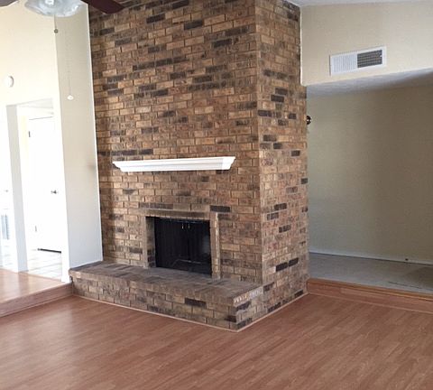 3rd image of 1004 Lockhart Dr