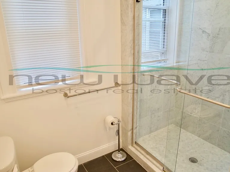 102 Queensberry St #18 — Photo 12