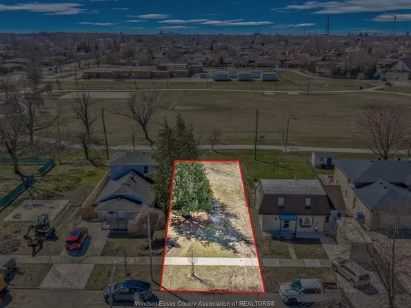 Mark Ave, Windsor, ON N9E 2W3