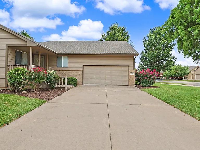 2316 N Shefford Cir — Photo 5