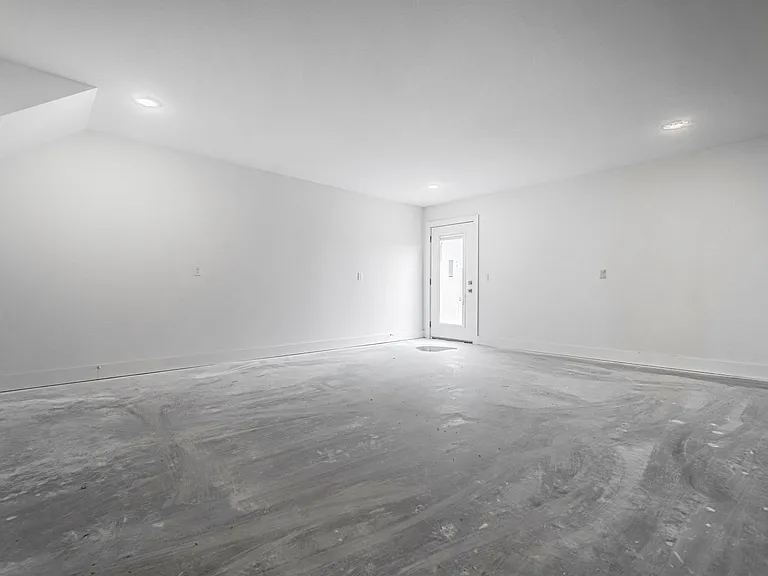2661 Two Sw Livingston Sq — Photo 13