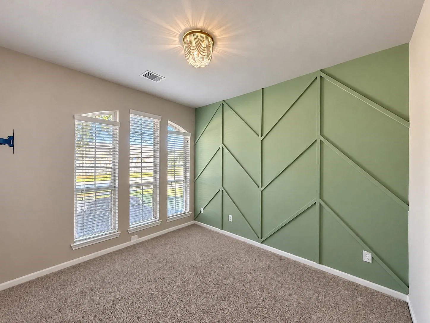 4 bed, 2.5 bath, 2481 sqft, $2,650 — Photo 3