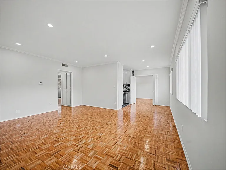 6342 Morse Ave — Photo 2