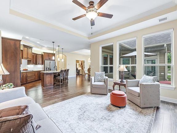 3rd image of 1212 S Nineiron St