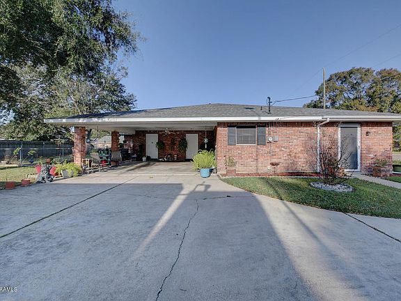 4th image of 201 W Gibbs Ln