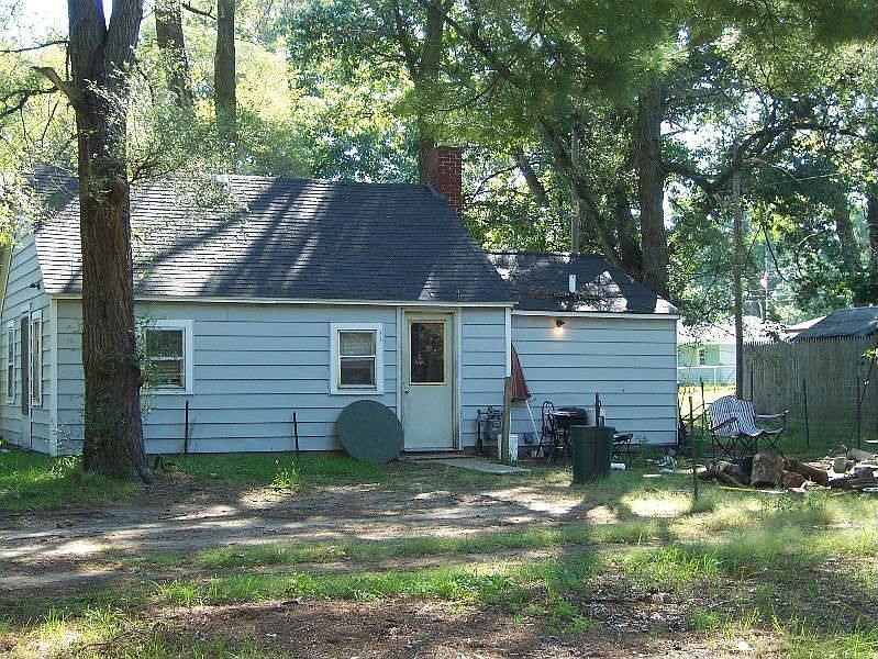 2nd image of 1849 Catherine Ave
