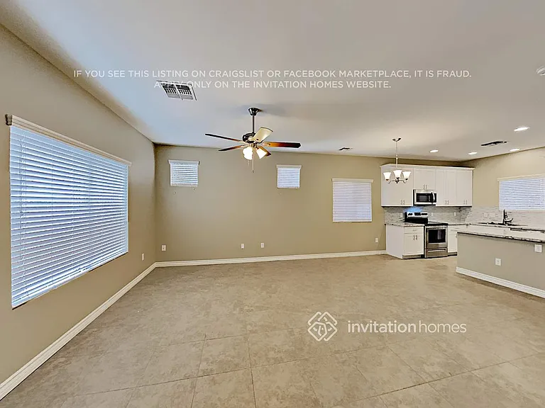 327 S Travis — Photo 4