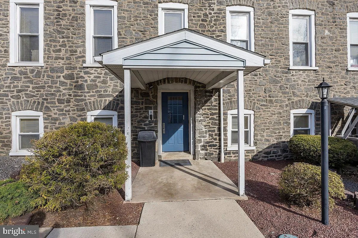 2 bed, 1.0 bath, 675 sqft, $1,350 — Photo 2