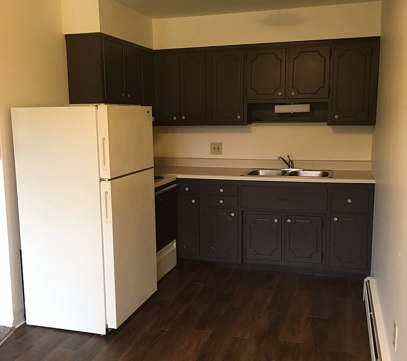 1st image of 688 Riverview Dr APT 28