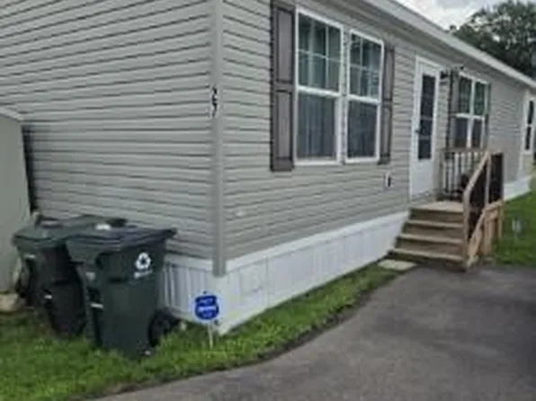 27 Cardinal Hill Dr, Lake Orion, MI 48359
