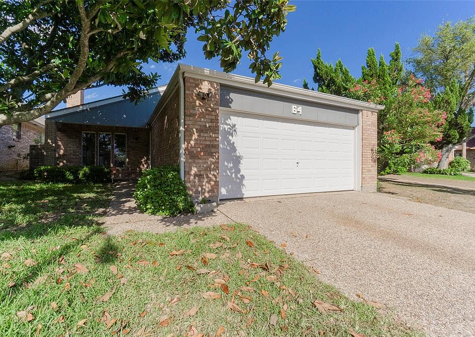 1st image of 64 Campeche Cir