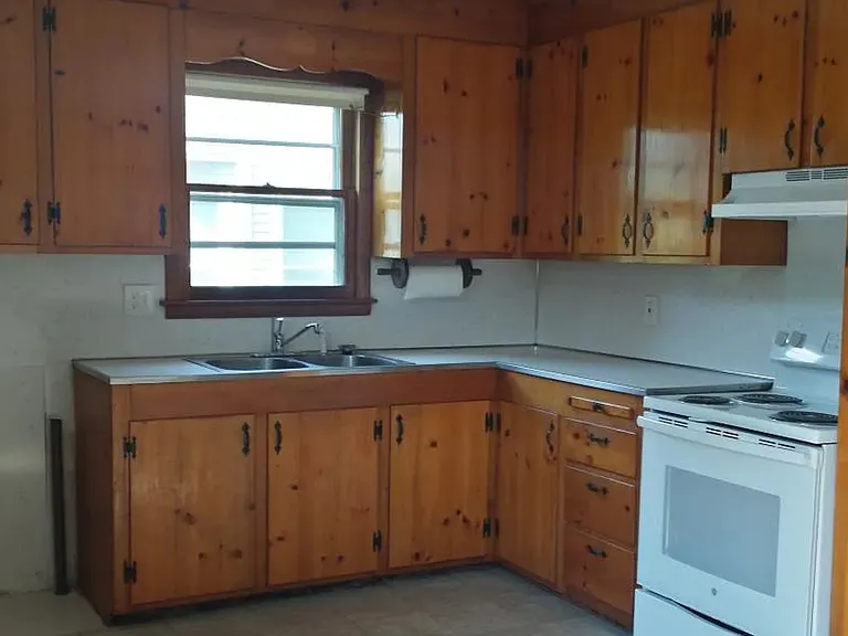 47 Hartford Ave — Photo 3