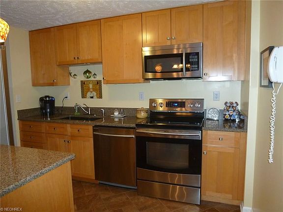 TOTALLY UPDATED KITCHEN WITH CERAMIC TILE FLOOR, STAINLESS STEEL APPLIANCES AND QUARTZ COUNTERTOPS