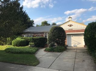 678 5th Pl, Garden City, NY 11530