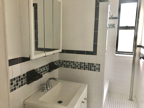 2nd image of 118 Post Ave #4P