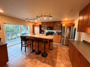 4898 Sunshine Coast Hwy, Sechelt, BC V7Z 0B7