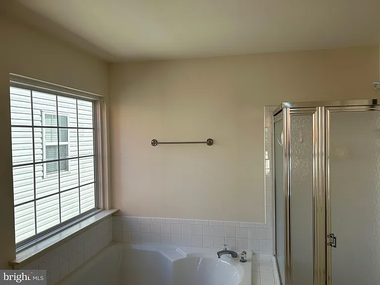 6821 Hollow Glen Ct — Photo 17