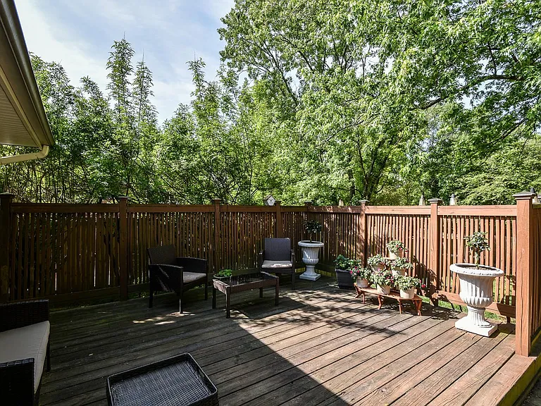2598 Redfield Dr — Photo 17