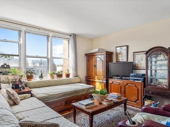 150 Hawthorne Street image 1 of 20