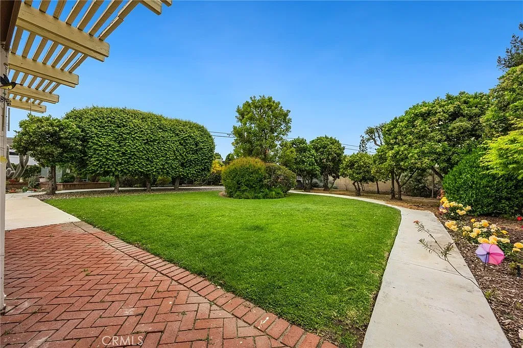 4 bed, 1412 sqft, $4,850 — Photo 2
